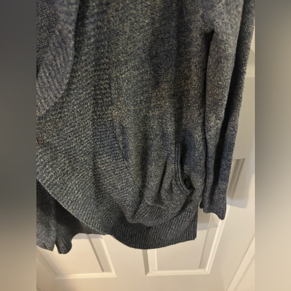 Max and Mia cardigan size medium blue color - Picture 3 of 4